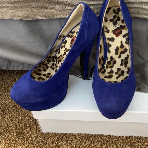 Blue suede heels - Picture 3 of 3